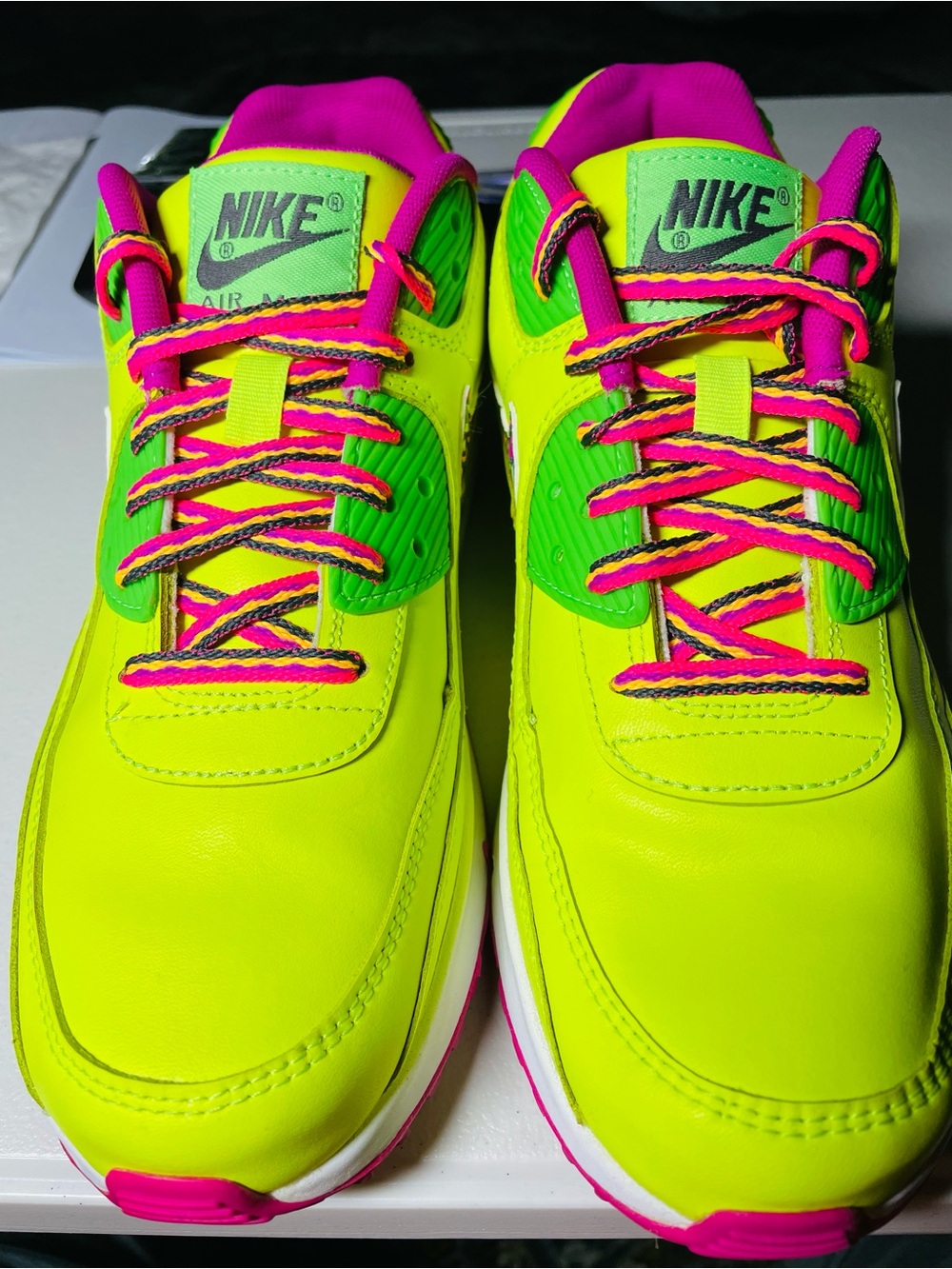 Nike Air Max 90 Leather
Volt Fire Pink (GS)
6Y- 7.5W - Picture 7 of 16